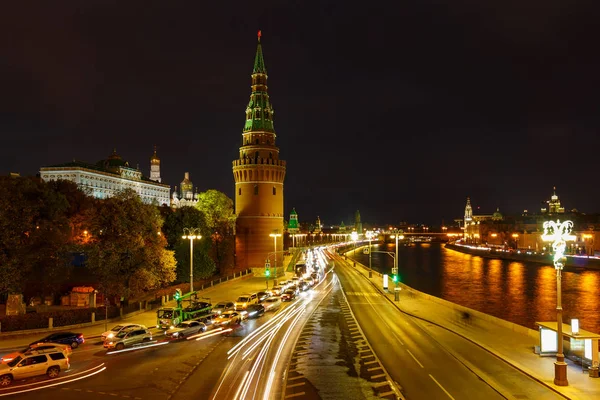 Кремлевская Набережная Возле Стен Московского Кремля Ночью Городской Ландшафт — стоковое фото