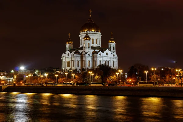 Храм Христа Спасителя Против Москвы Ночью — стоковое фото