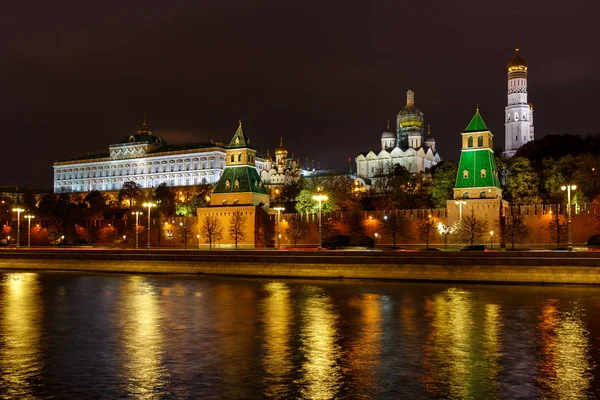 Arquitectura Del Kremlin Moscú Por Noche Con Reflejo Iluminación Nocturna —  Fotos de Stock