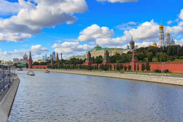 Moskva Ryssland September 2018 Visa Moskvafloden Och Kreml Solig Dag — Stockfoto