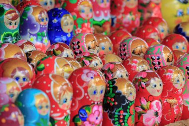 Moskova, Rusya-06 Ağustos 2018: çeşitli boyalarda Ulusal Rus Hatıra Matryoshka bebek çekim