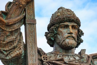 Moskova, Rusya-30 Eylül 2018: Prens Vladimir Anıtı mavi gökyüzü arka planda Moskova 'da Borovitskaya Meydanı 'nda büyük