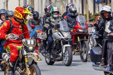 Moskova, Rusya - 04 Mayıs 2019: Bikers Moskova'da Garden Ring boyunca organize bir sütun yolculuğu. Motofestival Mosmotofest 2019. Motoseason resmi açılışı