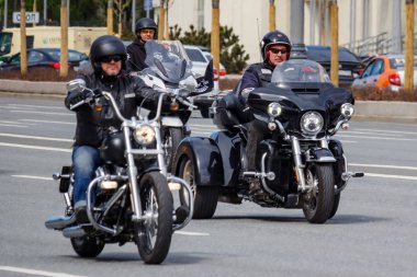Moskova, Rusya - 04 Mayıs 2019: Bikers Moskova'da Garden Ring boyunca organize bir sütun yolculuğu. Motofestival Mosmotofest 2019. Motoseason resmi açılışı