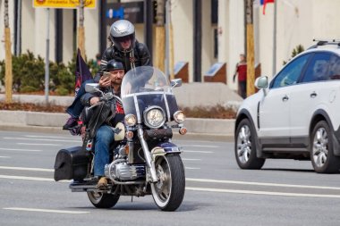 Moskova, Rusya - 04 Mayıs 2019: Bikers Moskova'da Garden Ring boyunca organize bir sütun yolculuğu. Motofestival Mosmotofest 2019. Motoseason resmi açılışı