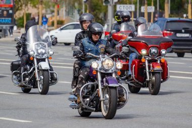 Moskova, Rusya - 04 Mayıs 2019: Bikers Moskova'da Garden Ring boyunca organize bir sütun yolculuğu. Motofestival Mosmotofest 2019. Motoseason resmi açılışı