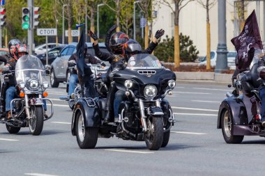 Moskova, Rusya - 04 Mayıs 2019: Bikers Moskova'da Garden Ring boyunca organize bir sütun yolculuğu. Motofestival Mosmotofest 2019. Motoseason resmi açılışı
