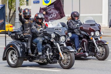 Moskova, Rusya - 04 Mayıs 2019: Bikers Moskova'da Garden Ring boyunca organize bir sütun yolculuğu. Motofestival Mosmotofest 2019. Motoseason resmi açılışı