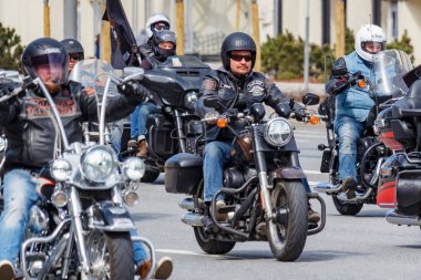 Moskova, Rusya - 04 Mayıs 2019: Bikers Moskova'da Garden Ring boyunca organize bir sütun yolculuğu. Motofestival Mosmotofest 2019. Motoseason resmi açılışı