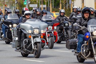 Moskova, Rusya - 04 Mayıs 2019: Bikers Moskova'da Garden Ring boyunca organize bir sütun yolculuğu. Motofestival Mosmotofest 2019. Motoseason resmi açılışı