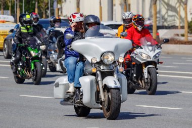 Moskova, Rusya - 04 Mayıs 2019: Bikers Moskova'da Garden Ring boyunca organize bir sütun yolculuğu. Motofestival Mosmotofest 2019. Motoseason resmi açılışı