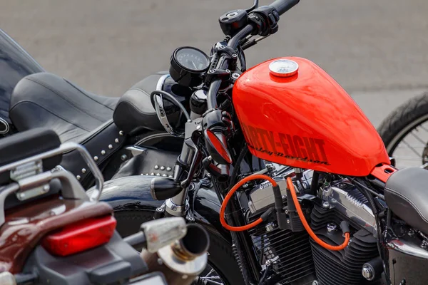 Moskou, Rusland-mei 04, 2019:48 Harley Davidson motorfiets op een parkeerplaats. Moto Festival Mosmotofest 2019 — Stockfoto