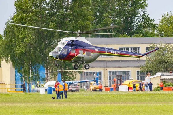 Balaschikha, Moskauer Gebiet, Russland - 25. Mai 2019: Helikopterrennen mit dem sowjetischen Hubschrauber mi-2u rf-00522 beim Luftfahrtfestival Himmel Theorie und Praxis 2019 auf dem Flugplatz Tschyornoe — Stockfoto