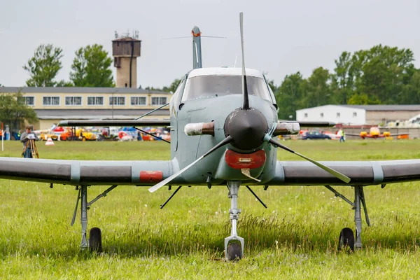 Balashikha, Moscow region, Russia - May 25, 2019: Light single engine turboprop aircraft on a green grass of Chyornoe airfield at the Aviation festival Sky Theory and Practice 2019 — Stock Photo, Image