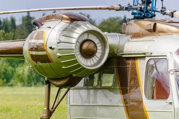 Balashikha, Moscow region, Russia - May 25, 2019: Engine of soviet multipurpose helicopter Kamov KA-26 closeup on airfield Chyornoe at the Aviation festival Sky Theory and Practice 2019 — Stock Photo, Image