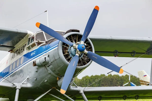 Balashikha, Moscow region, Russia - May 25, 2019: Pilots cabin and engine with four blade propeller of soviet aircraft biplane Antonov AN-2 closeup at Aviation festival Sky Theory and Practice 2019 — Stock Photo, Image