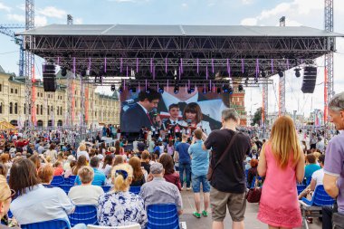 Moskova, Rusya-Haziran 02, 2019: Moskova 'da kitap Festivali Red Square 2019 ana aşamasında edebi yarışmaların genç kazananlar ödüllendirme