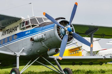 Balashikha, Moskova Bölgesi, Rusya-25 Mayıs, 2019: pilot kabin ve Sovyet uçak çift kanatlı Antonov An-2 çekim Havacılık Festivali gökyüzü teorisi ve uygulama 2019 dört bıçak pervane ile motor
