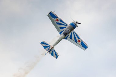 Balashikha, Moskova Bölgesi, Rusya-25 Mayıs, 2019: Rus spor ve akrobasi uçağı SP-55M ra-2937g Havacılık Festivali Sky teorisi ve uygulama 2019 Chyornoe Havaalanı üzerinde akrobasi gerçekleştirir