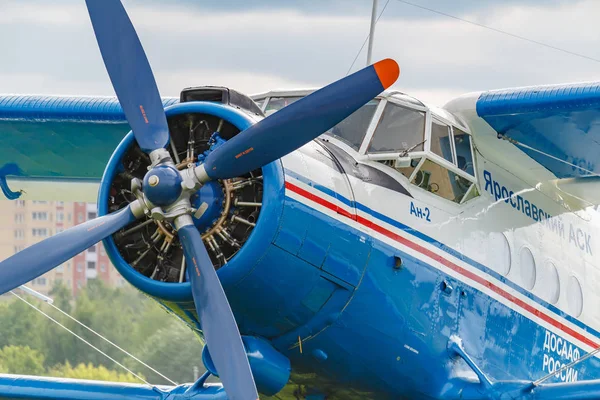 Balashikha, Moscow region, Russia - May 25, 2019: Pilots cabin and engine with four blade propeller of soviet aircraft biplane Antonov AN-2 closeup at Aviation festival Sky Theory and Practice 2019 — Stock Photo, Image