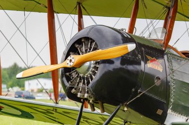 Balashikha, Moskova Bölgesi, Rusya-25 Mayıs, 2019: pilot kabin ve Havacılık festivalinde ilk Dünya Savaşı closeup restore uçakların pervanesi ile motor gökyüzü teorisi ve uygulama 2019