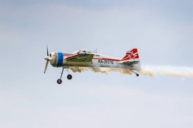 Balashikha, Moskova Bölgesi, Rusya-25 Mayıs, 2019: Rus spor ve akrobasi uçağı SP-55M ra-2937g Havacılık Festivali Sky teorisi ve uygulama 2019 Chyornoe Havaalanı üzerinde akrobasi gerçekleştirir