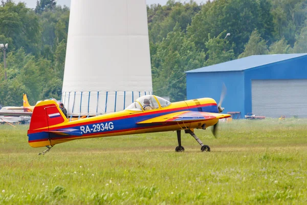 Balashikha, Moscow region, Russia - May 25, 2019: Russian sports and aerobatic aircraft SP-55F RA-2934G preparing for takeoff on Chyornoe airfield at Aviation festival Sky Theory and Practice 2019 — Stock Photo, Image