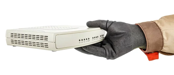 Spezialist Hand Schwarzem Schutzhandschuh Hält Voip Gateway Isoliert Auf Weißem — Stockfoto