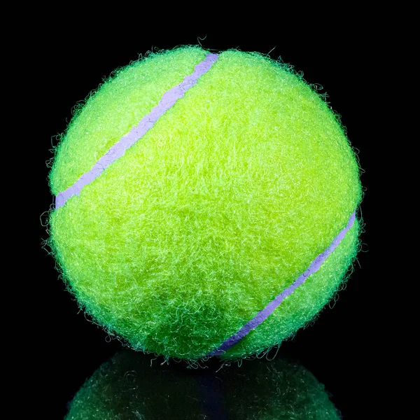 Fluorescerande Gul Gräsmatta Tennisboll Svart Bakgrund — Stockfoto