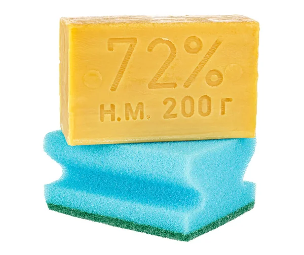 Žluté Mýdlo Pro Domácnost Modrou Houbou Mytí Nádobí Izolované Bílém — Stock fotografie