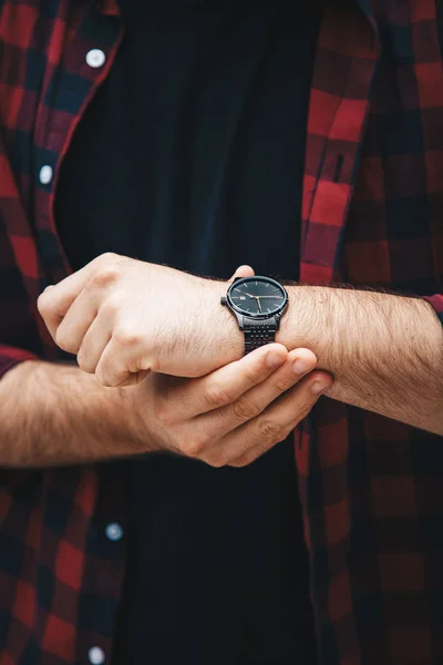 Detalles Moda Cerca Joven Hombre Moda Con Una Camisa Cuadros —  Fotos de Stock