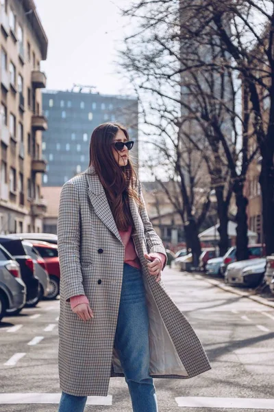 Mujer Moda Con Suéter Suave Color Rosa Una Capa Ligera —  Fotos de Stock