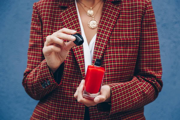 Young Woman Wearing Check Blazer Coin Necklace Posing Bottle Expensive — Stock Photo, Image