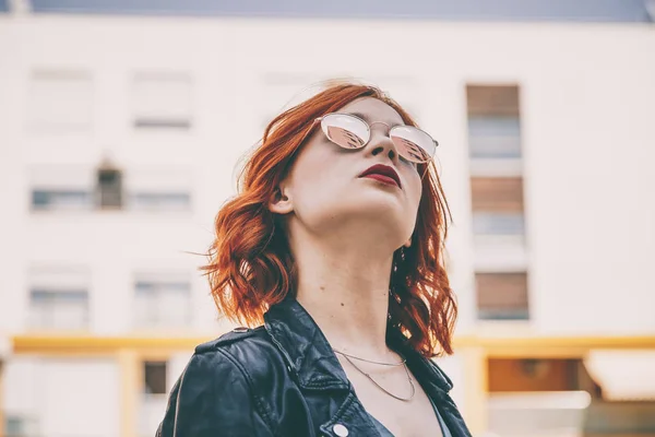 Street Style Fashion Portrait Fashionable Ginger Hair Young Woman Posing — Stock Photo, Image