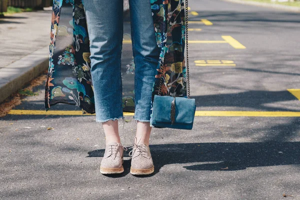 Streetstyle Mode Detalj Trendiga Kvinna Som Bär Oxford Skor — Stockfoto