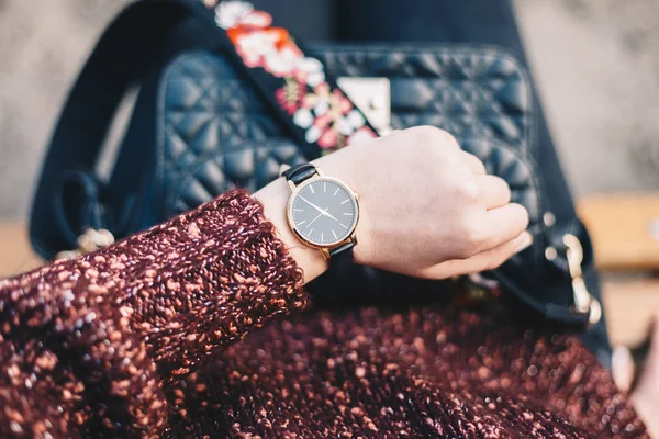 Top View Closeup Detail Young Woman Hand Wearing Wrist Watch — Stock Photo, Image