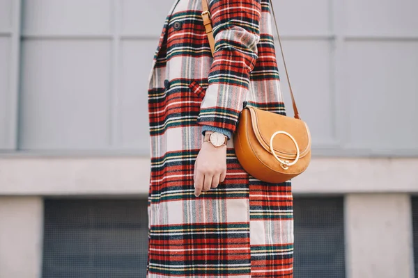 Primer Plano Los Detalles Moda Mujer Joven Con Estilo Que — Foto de Stock