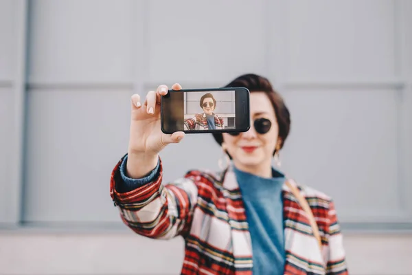 Close Portrait Pretty Modern Young Woman Taking Selfie Her Mobile — Stock Photo, Image