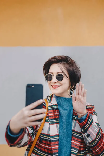 Portrait Pretty Modern Young Blogger Having Video Call Her Mobile — Stock Photo, Image