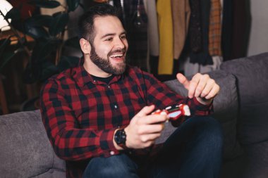 Kazanan ve kutlama oyun, video oyun, genç bir adam portresi.