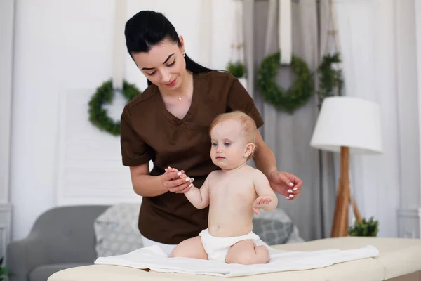 Professional Female Masseuse Makes Massage Little Baby Children Massage Couch — Stock Photo, Image
