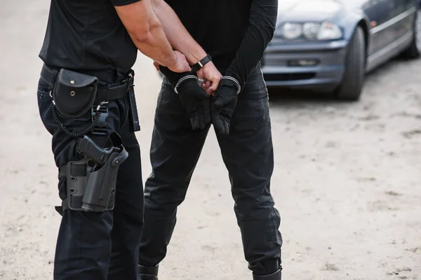 Police Officer Arrested Offender Stolen Car Handcuffed Him Close — Stock Photo, Image