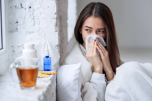 Cold Flu Sick Woman Caught Cold Feeling Illness Sneezing Paper — Stock Photo, Image