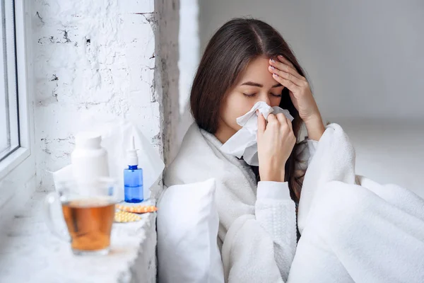 Cold Flu Sick Woman Caught Cold Feeling Illness Sneezing Paper — Stock Photo, Image