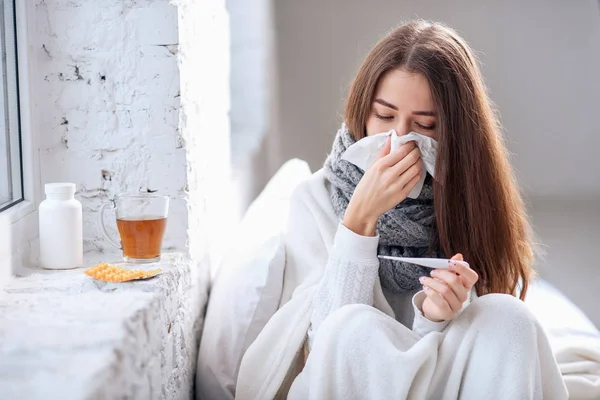 Cold Flu Sick Woman Caught Cold Feeling Illness Sneezing Paper — Stock Photo, Image