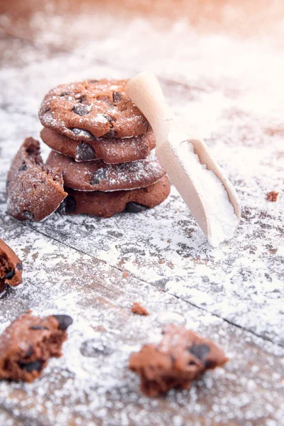 Biscoitos Com Fatias Chocolate Polvilhadas Com Açúcar Uma Colher Medição — Fotografia de Stock