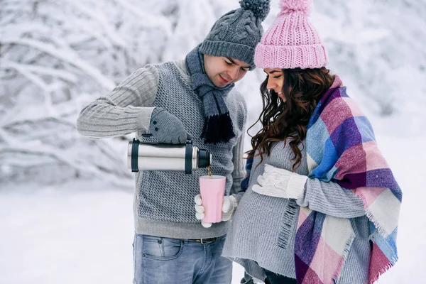 Beautiful Pregnant Woman Her Husband Walks Snowy Park Man Pours — Stock Photo, Image