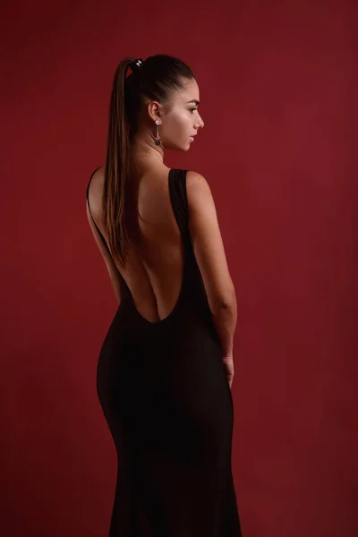 Chica Seductora Con Cintura Perfecta Hermoso Vestido Negro Con Una —  Fotos de Stock