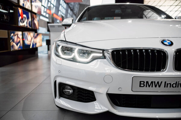 Мюнхен, Германия - 16 декабря 2018 года: Выставка новых моделей автомобилей на BMW Welt. BMW M4 индивидуальные детали внешнего вида
.