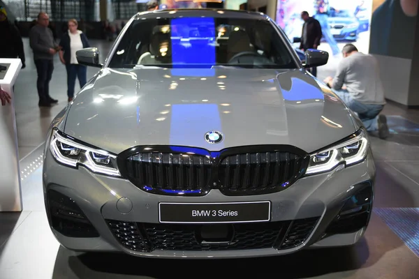 Munique, Alemanha - 16 de dezembro de 2018: Exposição de novos modelos de carros na BMW Welt. BMW série 3 . — Fotografia de Stock